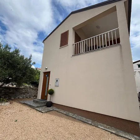 House Nina Semesterbostad