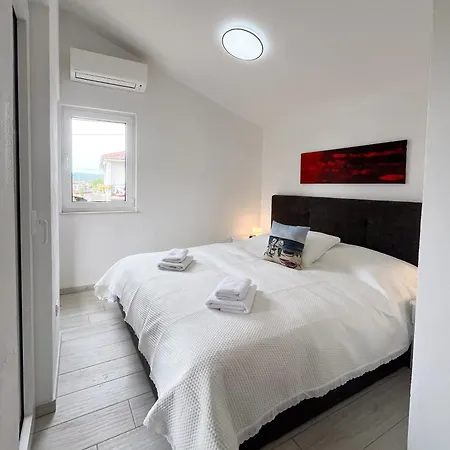 House Nina Semesterbostad Punat