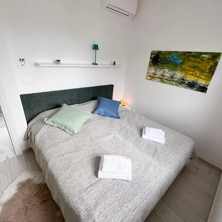 Semesterbostad House Nina *