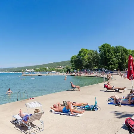 Semesterbostad House Nina *